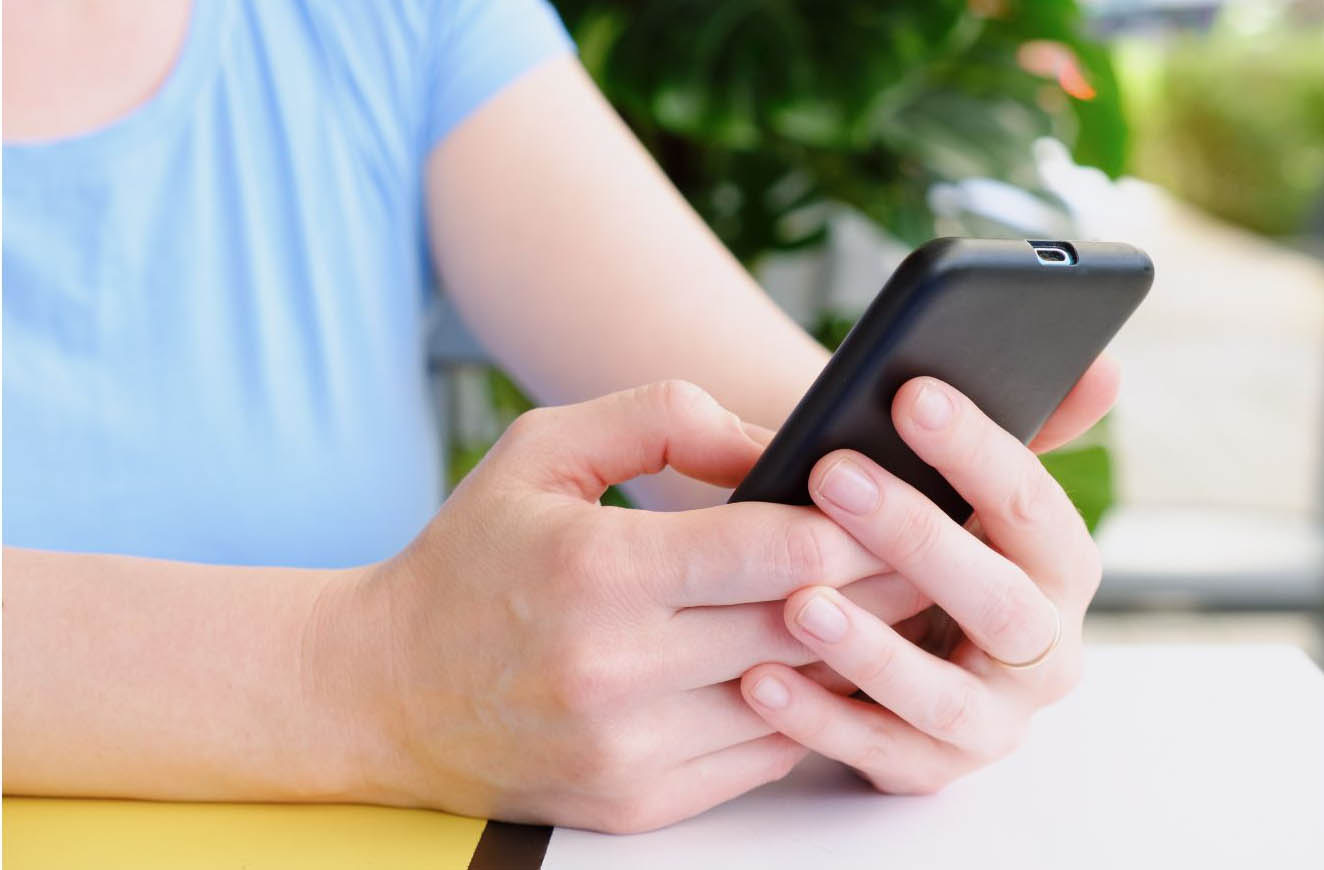Property update being shared by phone after a completed vacation-rental turnover